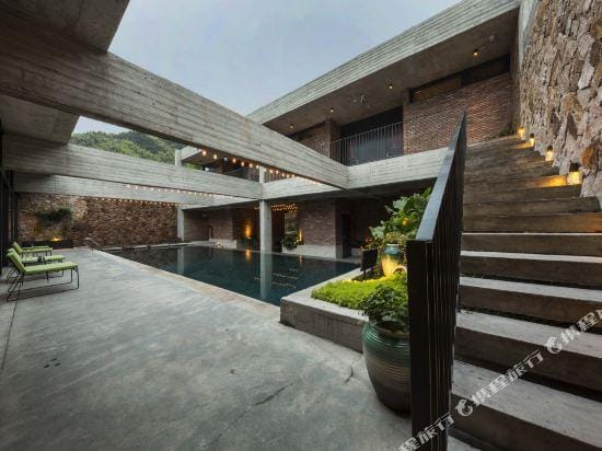 Sury Resort Hotel in Hangzhou
