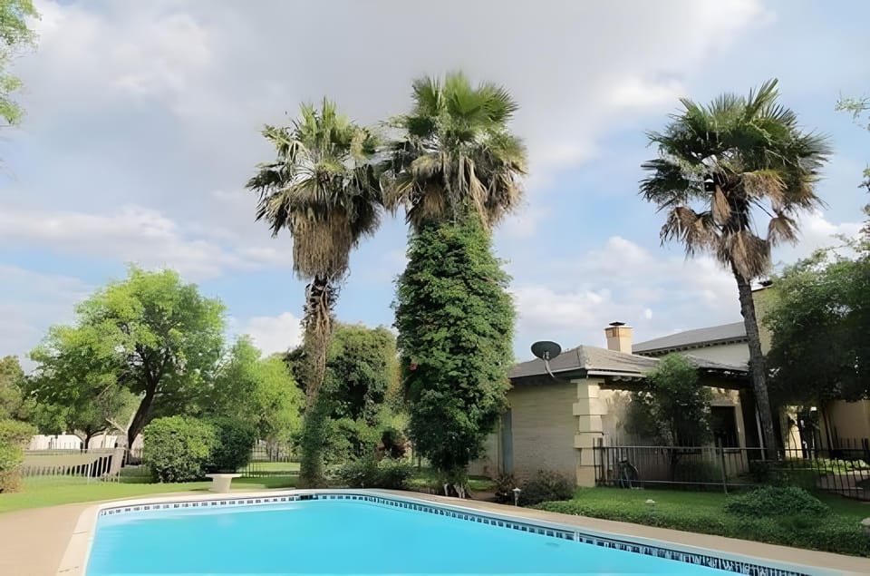 Live Oaks Bed and Breakfast Hotel in Uvalde