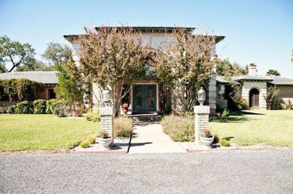 Live Oaks Bed and Breakfast Hotel in Uvalde