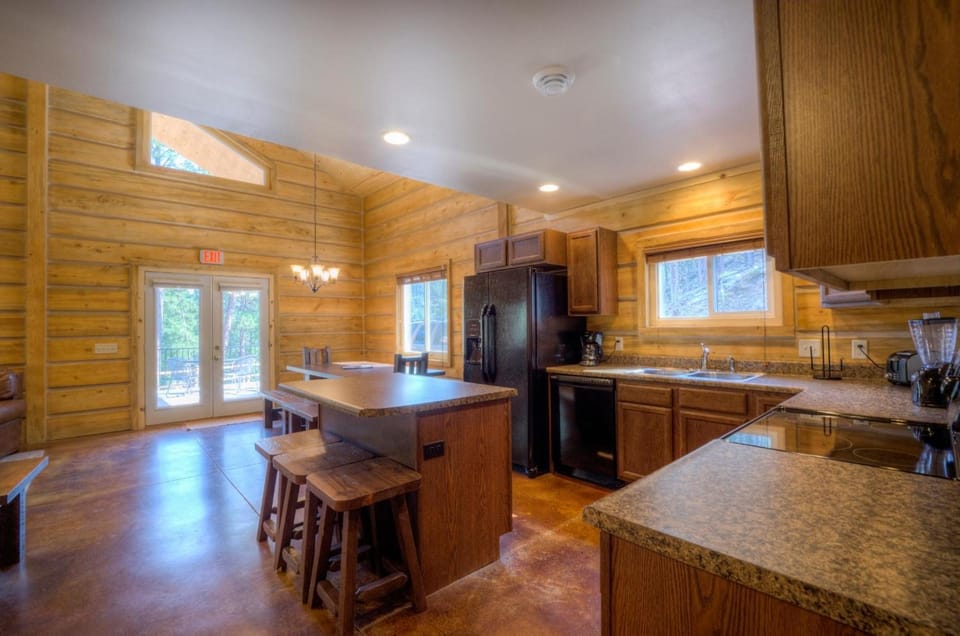 Powder House Lodge Hotel in Pennington County