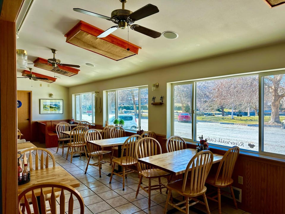 Riverwalk Inn Inn in Chelan (In Town)