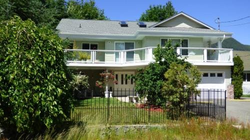 Crown House B&B Hotel in Lake Cowichan