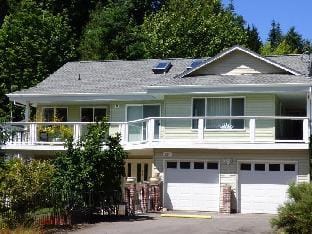 Crown House B&B Hotel in Lake Cowichan