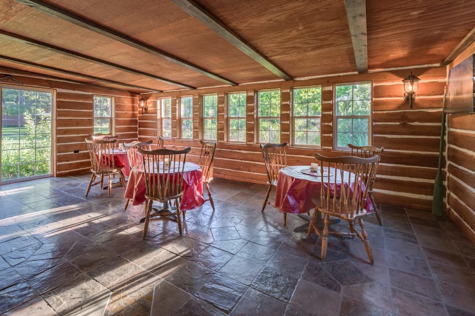 The Davies Family Inn Hotel in Sierra Nevada