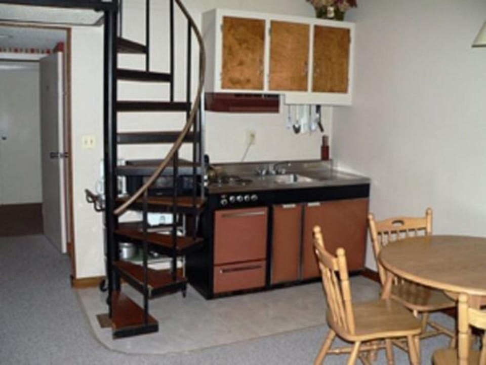 Evergreen Valley Inn Inn in Lovell