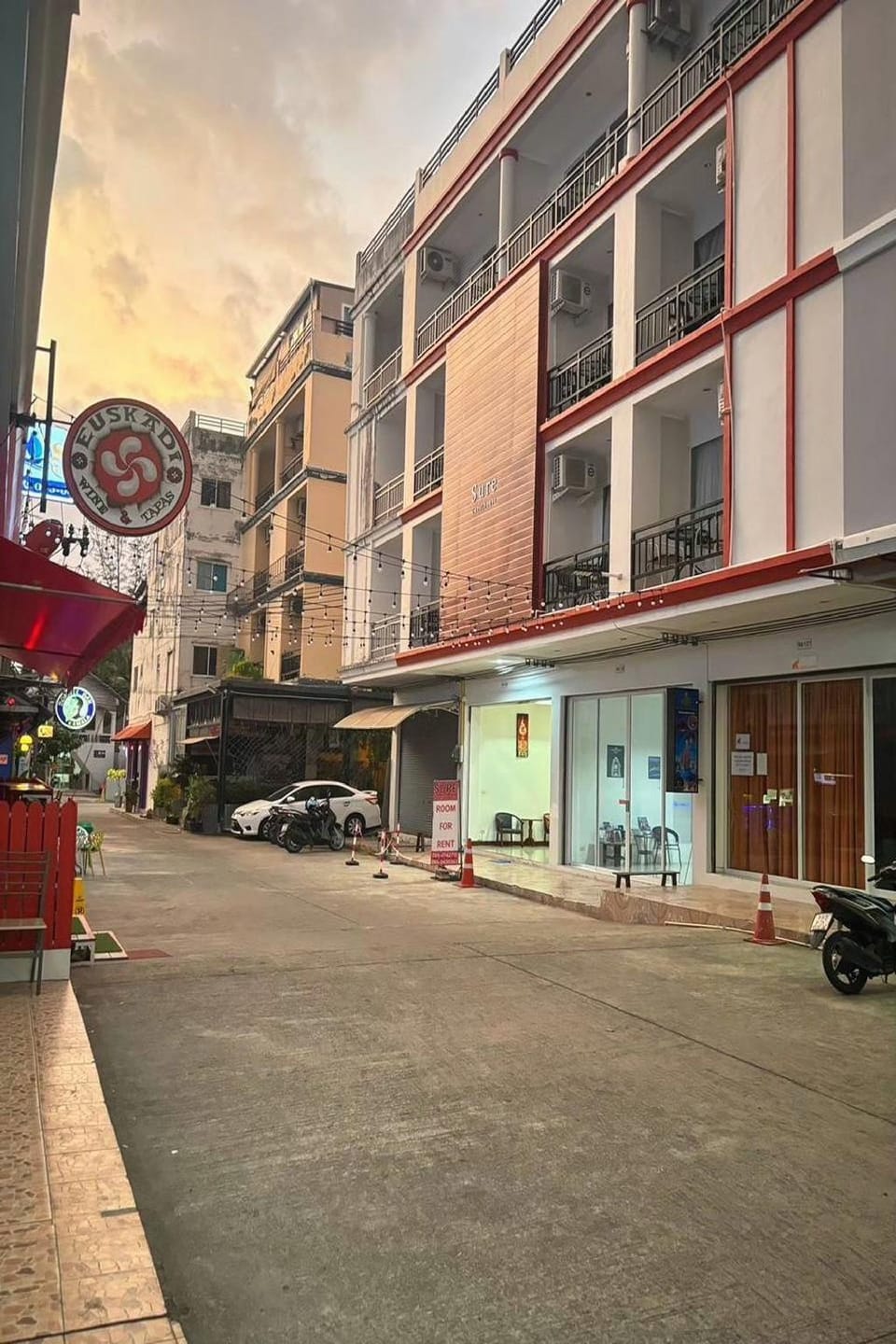 Praew Mansion Apartment hotel in Kamala