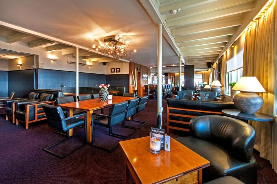 Bar/lounge
