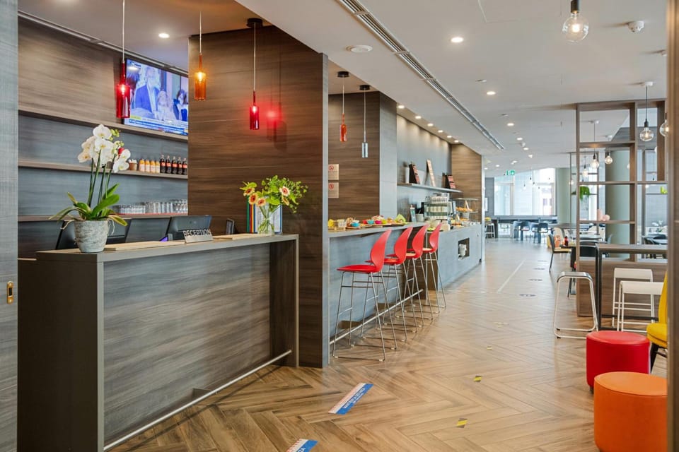 Shared lounge/TV area