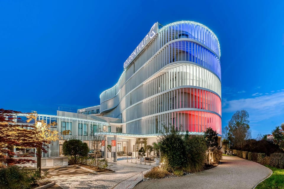 GOLDEN TULIP LYON OUEST TECHLID - Hotel & Spa Hotel in Lyon