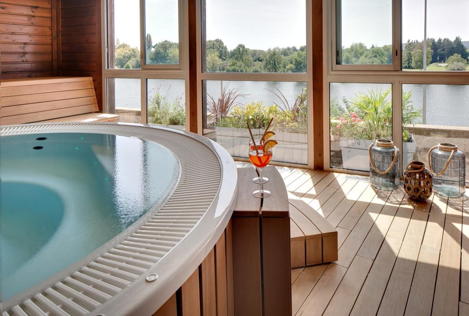 La Cote Saint Jacques Hotel in Bourgogne-Franche-Comté