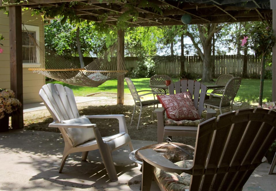 Cottage on Armstrong Hotel in Lodi