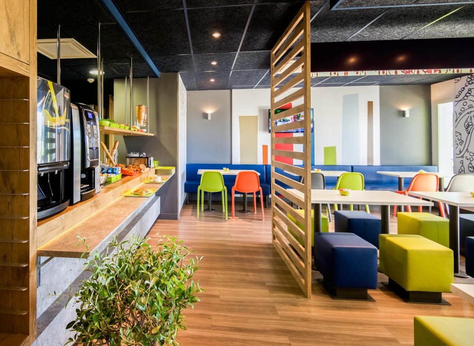 ibis budget Saint Martin de Crau Porte de Camargue Hotel in Arles