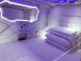 Beautiful Space Capsule Youth Hostel (Nanjing Railway Station Xuanwu Lake) Hotel in Nanjing