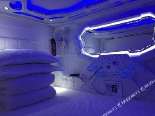 Beautiful Space Capsule Youth Hostel (Nanjing Railway Station Xuanwu Lake) Hotel in Nanjing