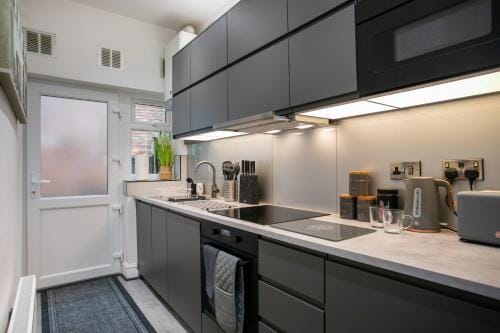 Beautiful, Entire Luxurious One Bedroom Flat Hotel in Leicester