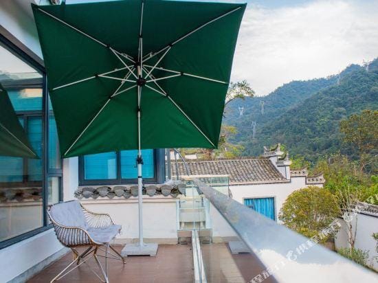 Taohuatan Xinyuan Homestay Hotel in Zhejiang