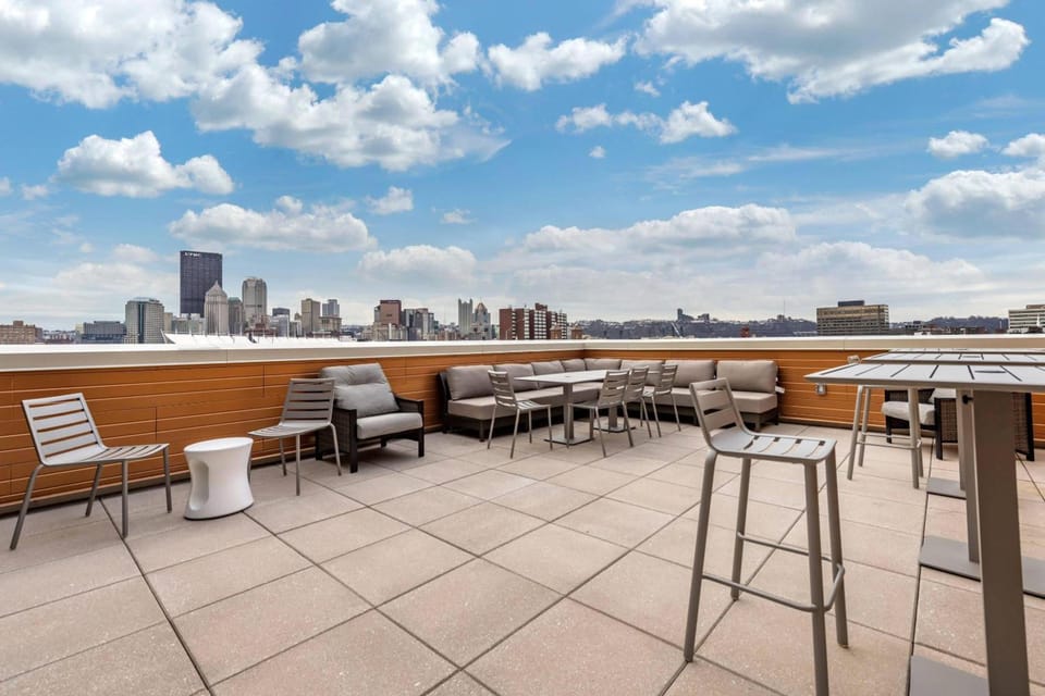 Comfort Inn & Suites Pittsburgh-Northshore Hotel in Pittsburgh