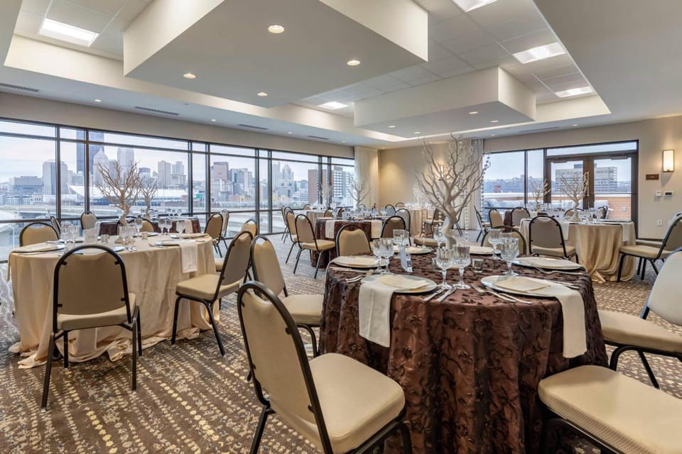 Comfort Inn & Suites Pittsburgh-Northshore Hotel in Pittsburgh