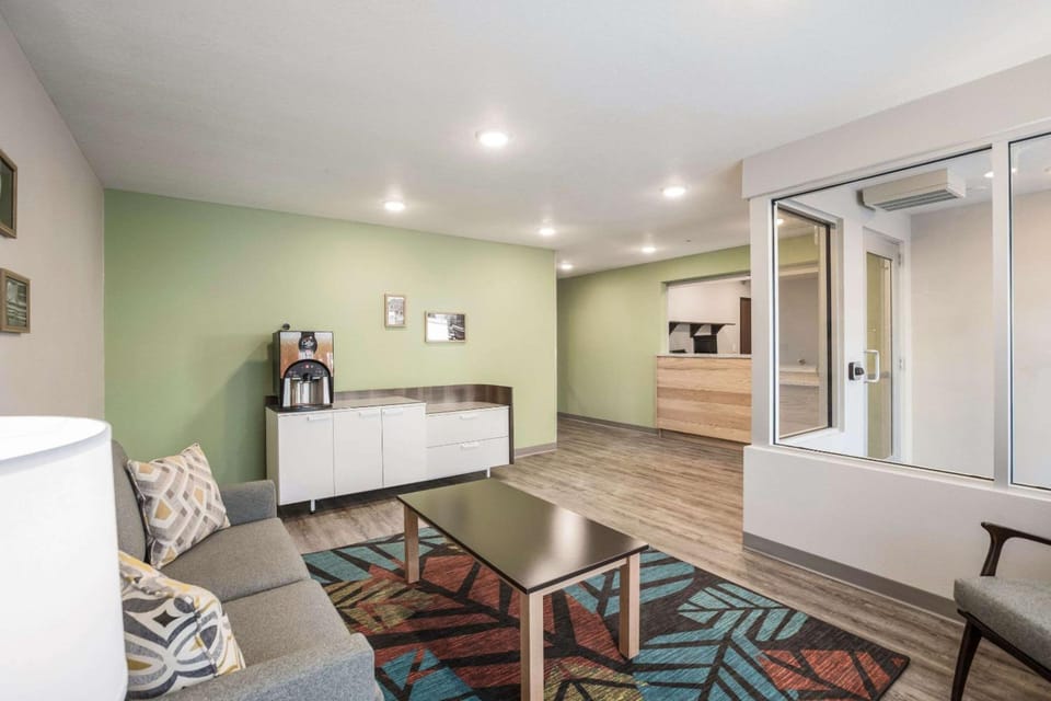 WoodSpring Suites Detroit Madison Heights Hotel in Madison Heights