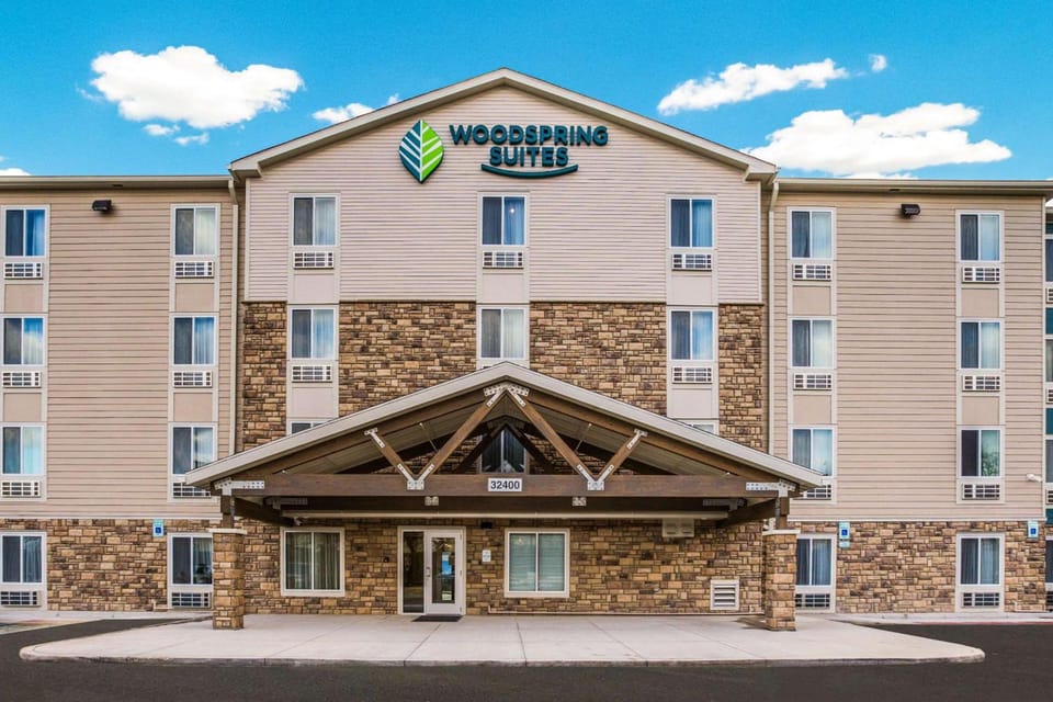 WoodSpring Suites Detroit Madison Heights Hotel in Madison Heights