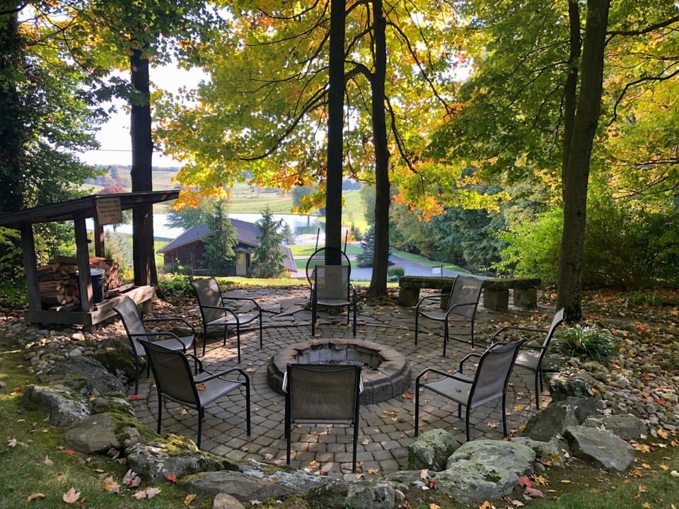 Sojourner's Lodge & Log Cabin Suites Inn in Ohio