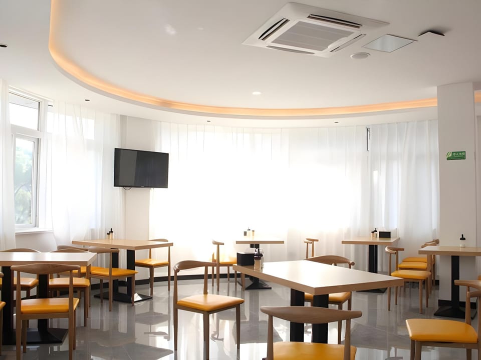 Vatica Hotel Chaohu Er Street Xiangyang Road City Yuefu Square Hotel in Jiangsu