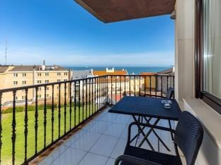 Hotel Apartamentos Don Carlos Apartment hotel in Santander