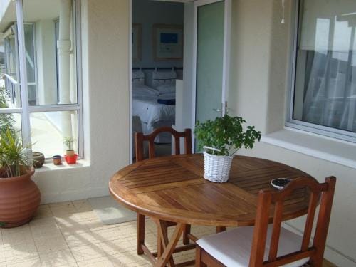 Marie's GARDEN ROOM Self Catering Accommodation Hotel in Camps Bay