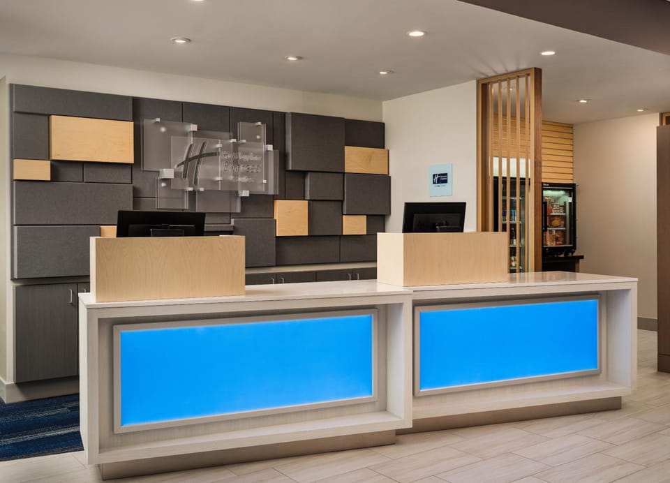 Holiday Inn Express and Suites Lockport By IHG Hotel in Indiana