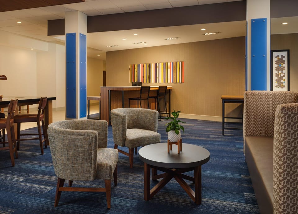 Holiday Inn Express and Suites Lockport By IHG Hotel in Indiana