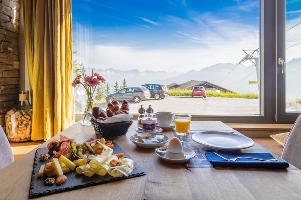 Rinderberg Swiss Alpine Lodge                                                               Hotel in Saanen