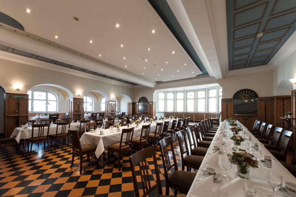 Banquet hall