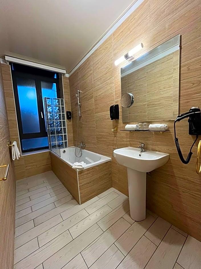Empire Hotel Hotel in Nimes