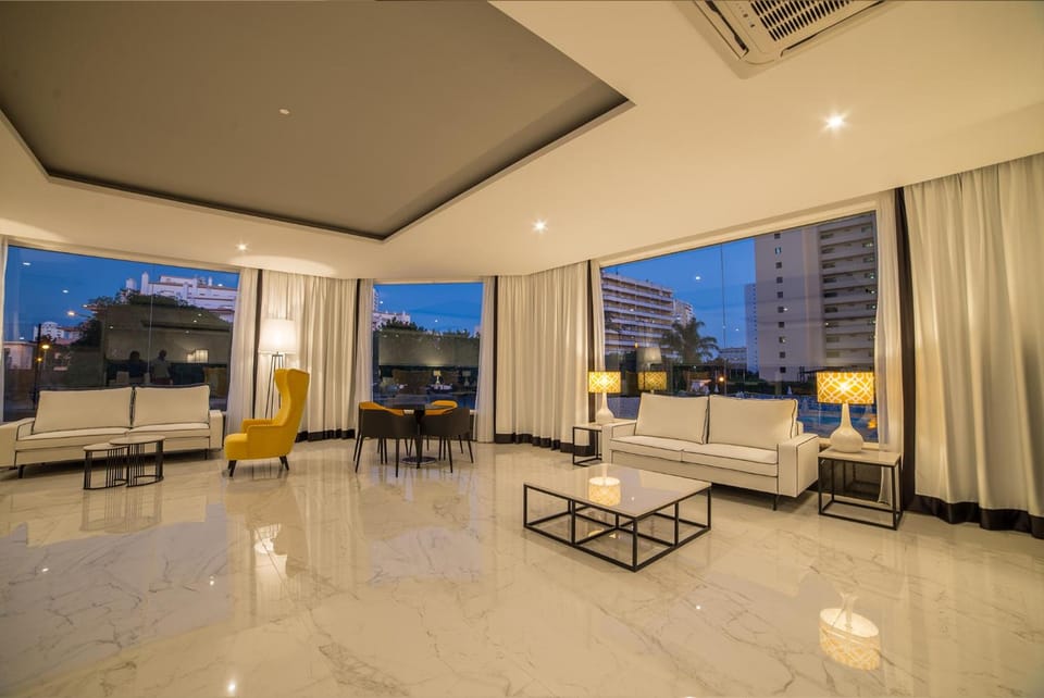 Shared lounge/TV area