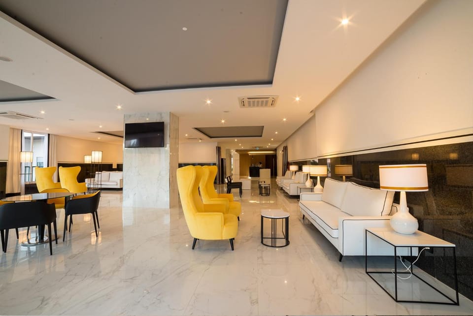 Shared lounge/TV area