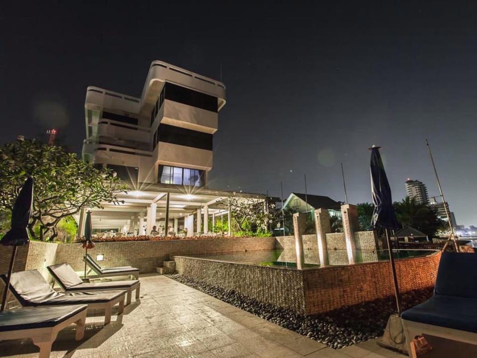 Nern Chalet Beachfront Hotel Hotel in Nong Kae