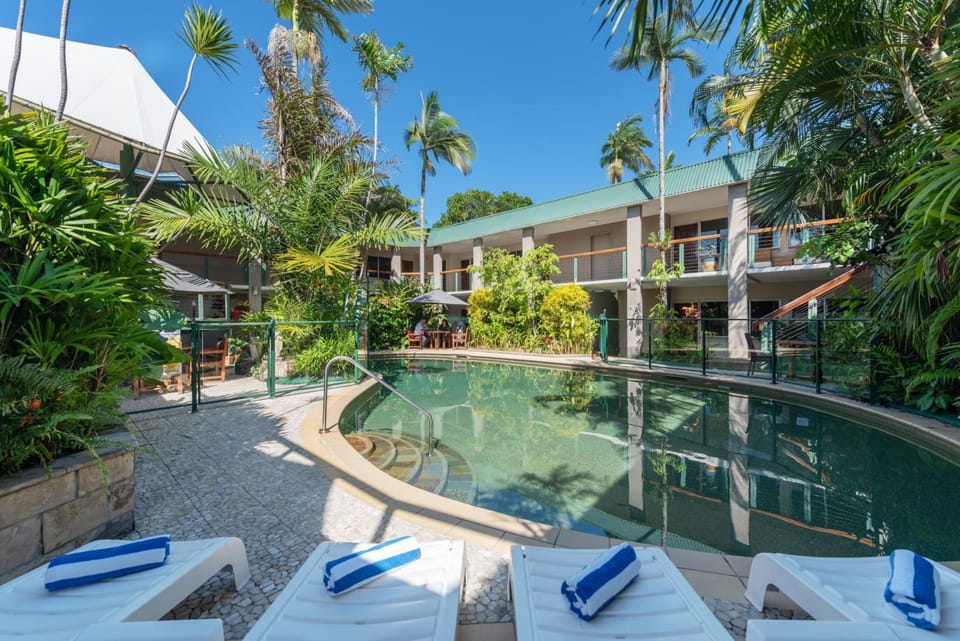 Bay Village Tropical Retreat Apartment hotel in Cairns
