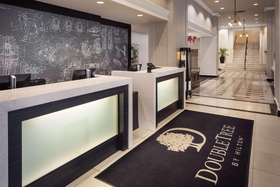 DoubleTree Suites by Hilton Hotel Detroit Downtown - Fort Shelby Hotel in Windsor