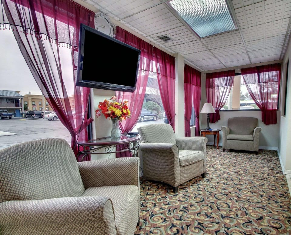 Econo Lodge Laurel Hotel in Mississippi