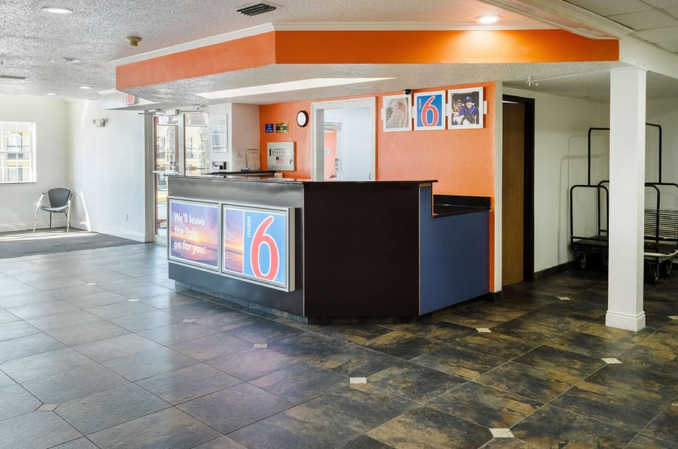 Motel 6 Mobile, AL Hotel in Tillmans Corner