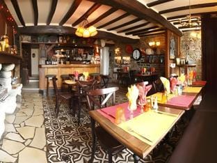 Aux 13 Arches Hotel in Portbail