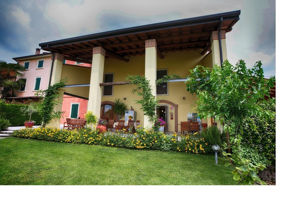 Agriturismo La Palazzina Hotel in Lake Garda