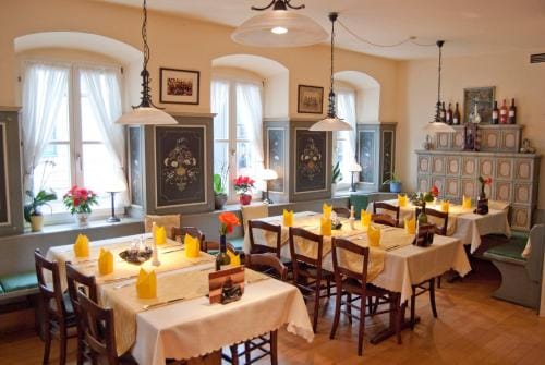 Gasthaus zum Lowen - Restaurant Akropolis Inn in Ortenau