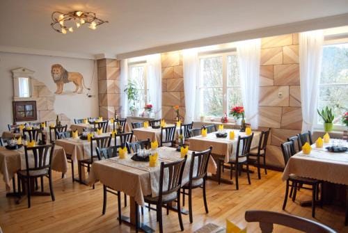 Gasthaus zum Lowen - Restaurant Akropolis Inn in Ortenau
