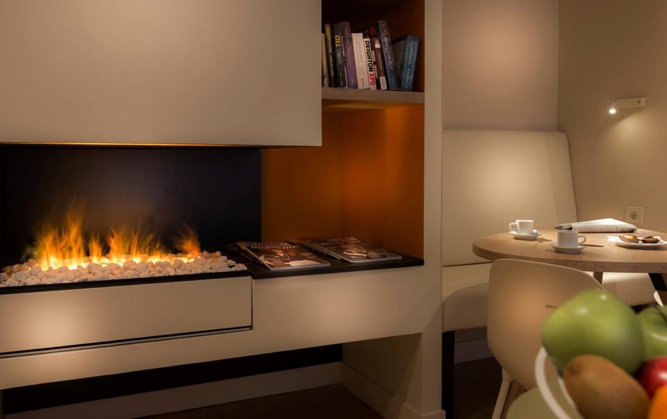 Shared lounge/TV area