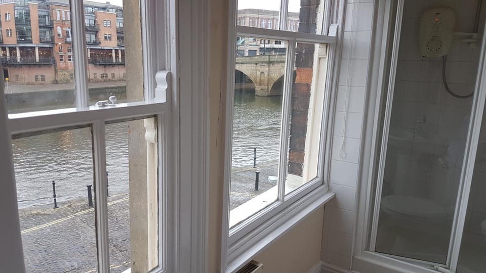 Lil's On The Waterfront Hotel in York