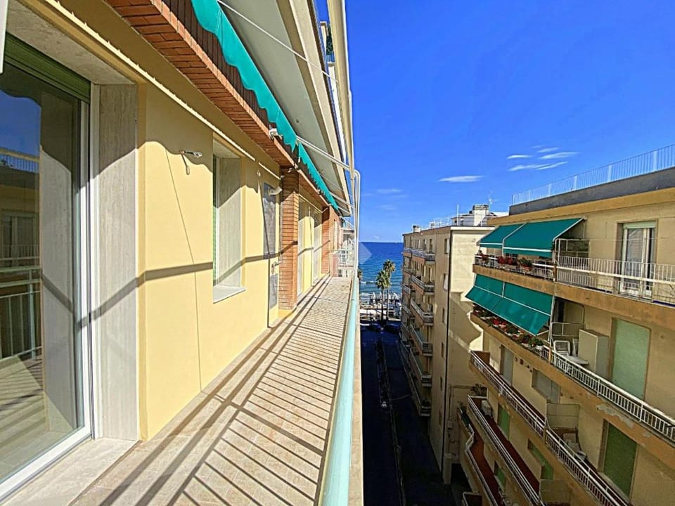 residence cristallo Apartment hotel in Liguria