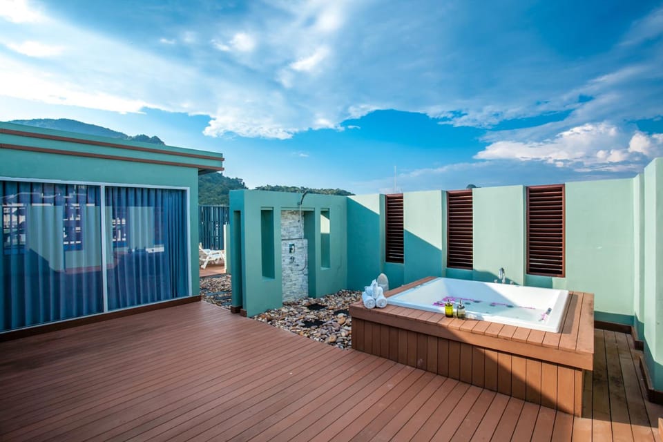 Phi Phi Harbour View Hotel Hotel in Krabi Changwat