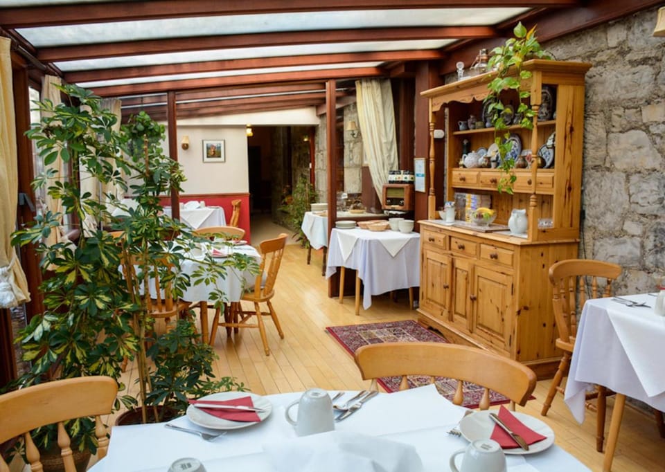 Clarke Cottage Guest House Hotel in Dunfermline