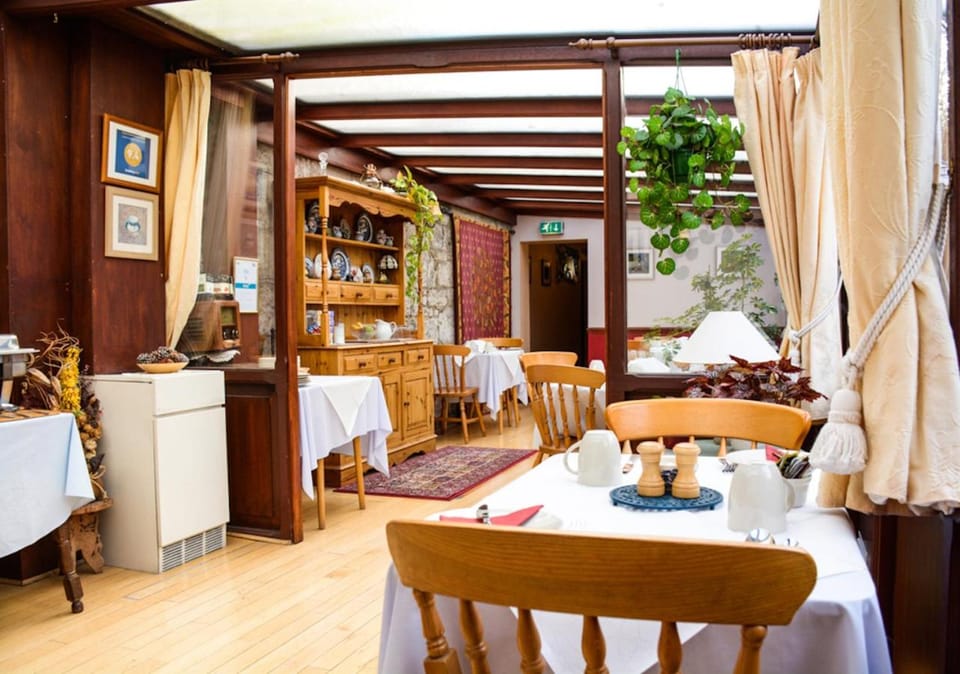Clarke Cottage Guest House Hotel in Dunfermline